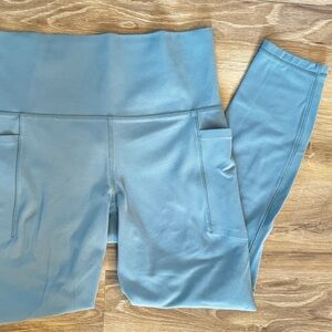 athleta • salutation stash pocket II 7/8 tight • small